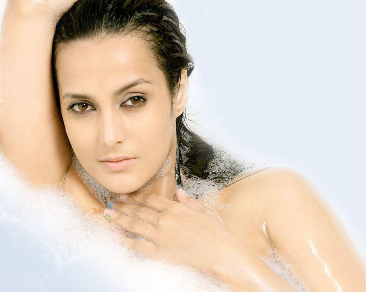 Tulip Joshi Hot Bath HD wallpapers